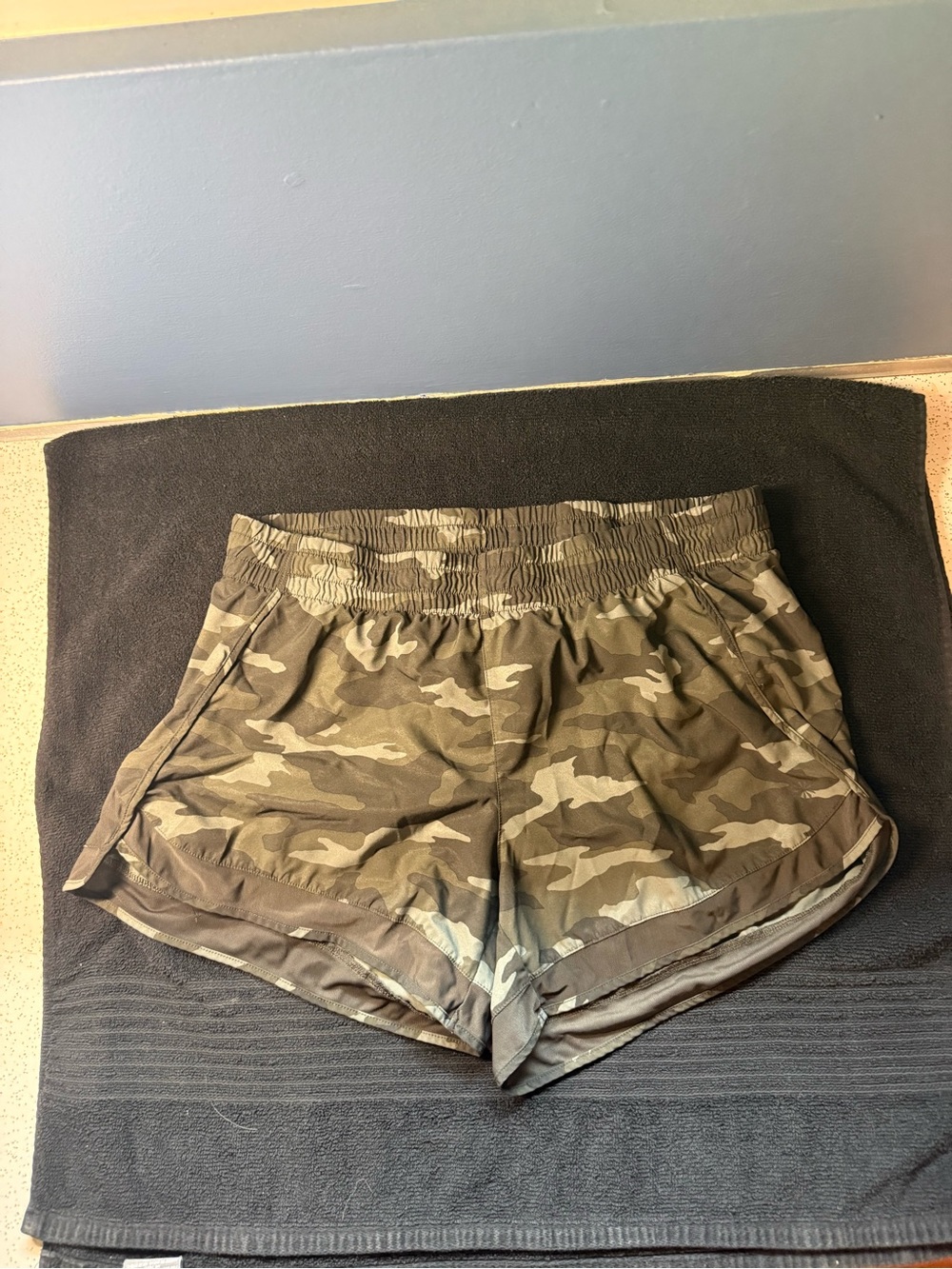 Athleta Women’s Camo Athletic Shorts - Olive Green 4”
